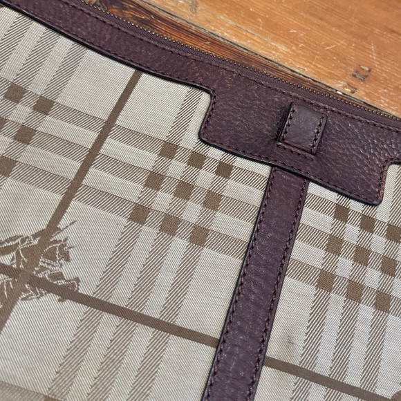 Burberry Vintage Nova Check Leather Shoulder Hobo Bag - Picture 6 of 15